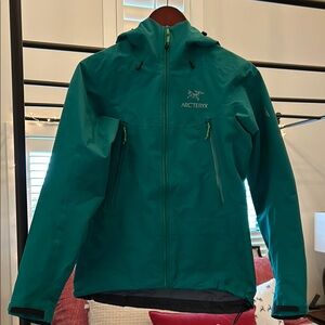 Arc'teryx Women’s Beta LT Green Jacket